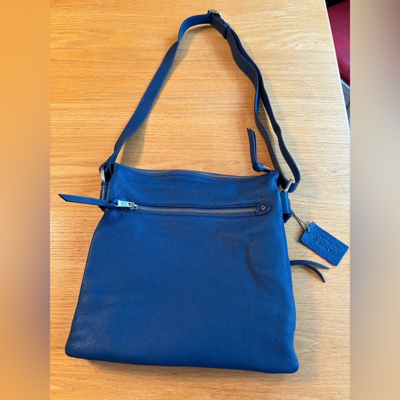 Danier Leather Crossbody or Shoulder Bag - Picture 2 of 11